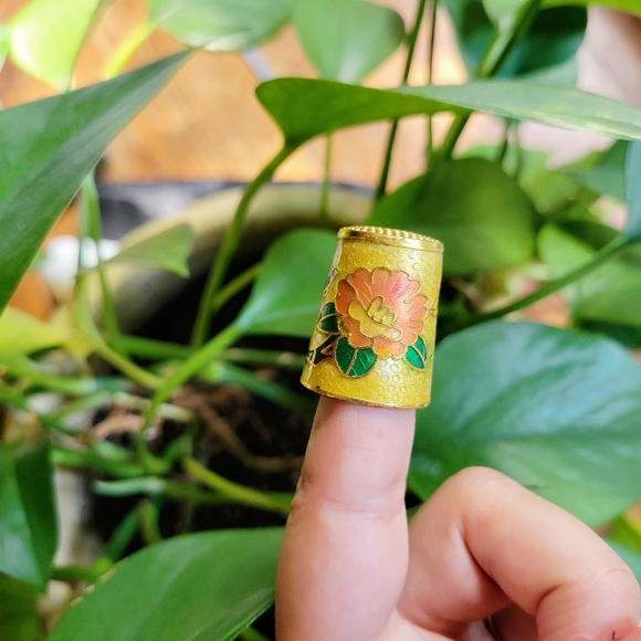 Vintage Floral Cloisonne Thimble - Picture 12 of 12
